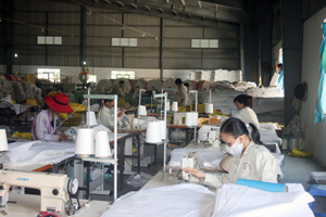 Công ty CPTM Nhiên liệu mới chuyên sản xuất bao bì tại KCN Mông Hóa (Kỳ Sơn) chấp hành tốt các quy định về ATVSLĐ.